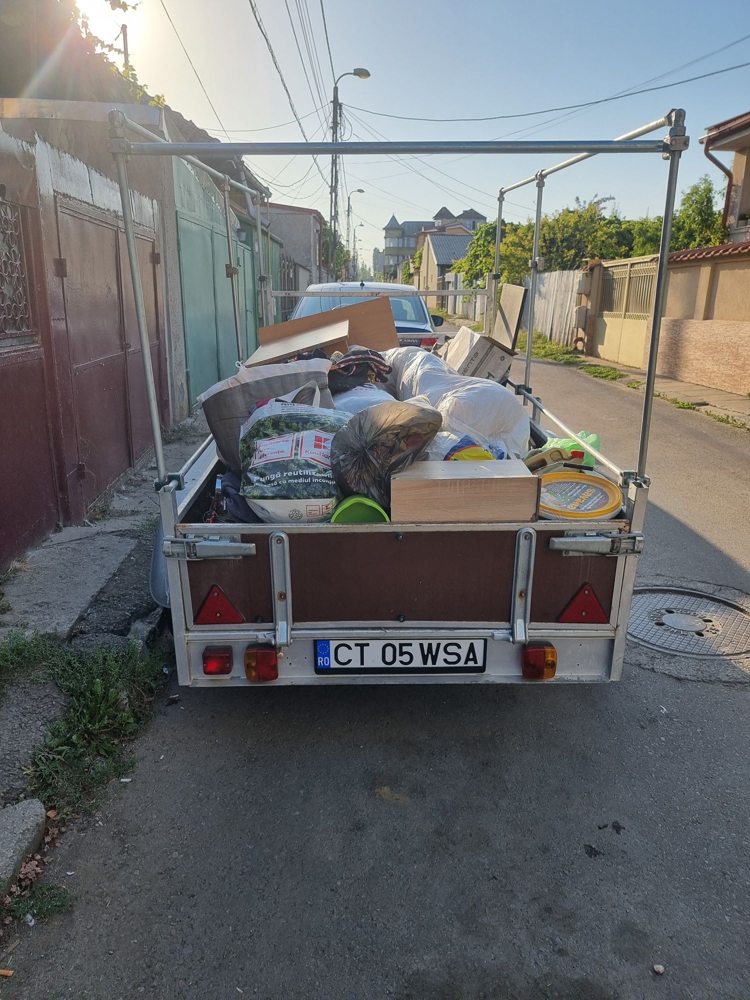Remorca auto 2 tone \Se negociază/