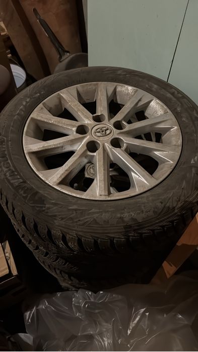 Продам диски с резиной на камри