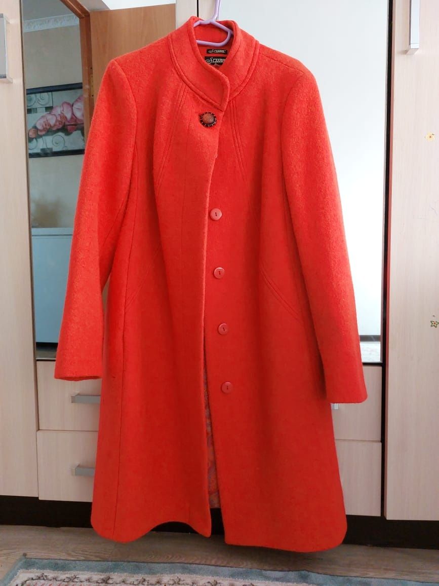 Продам женское новое пальто осень-весна