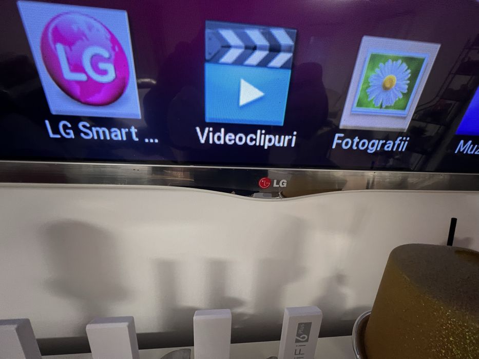 Smart tv 3d  Lg. 55 inchi alb