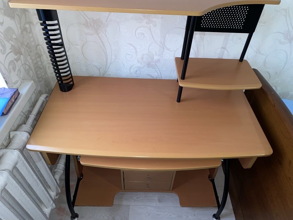 Компьютерный стол