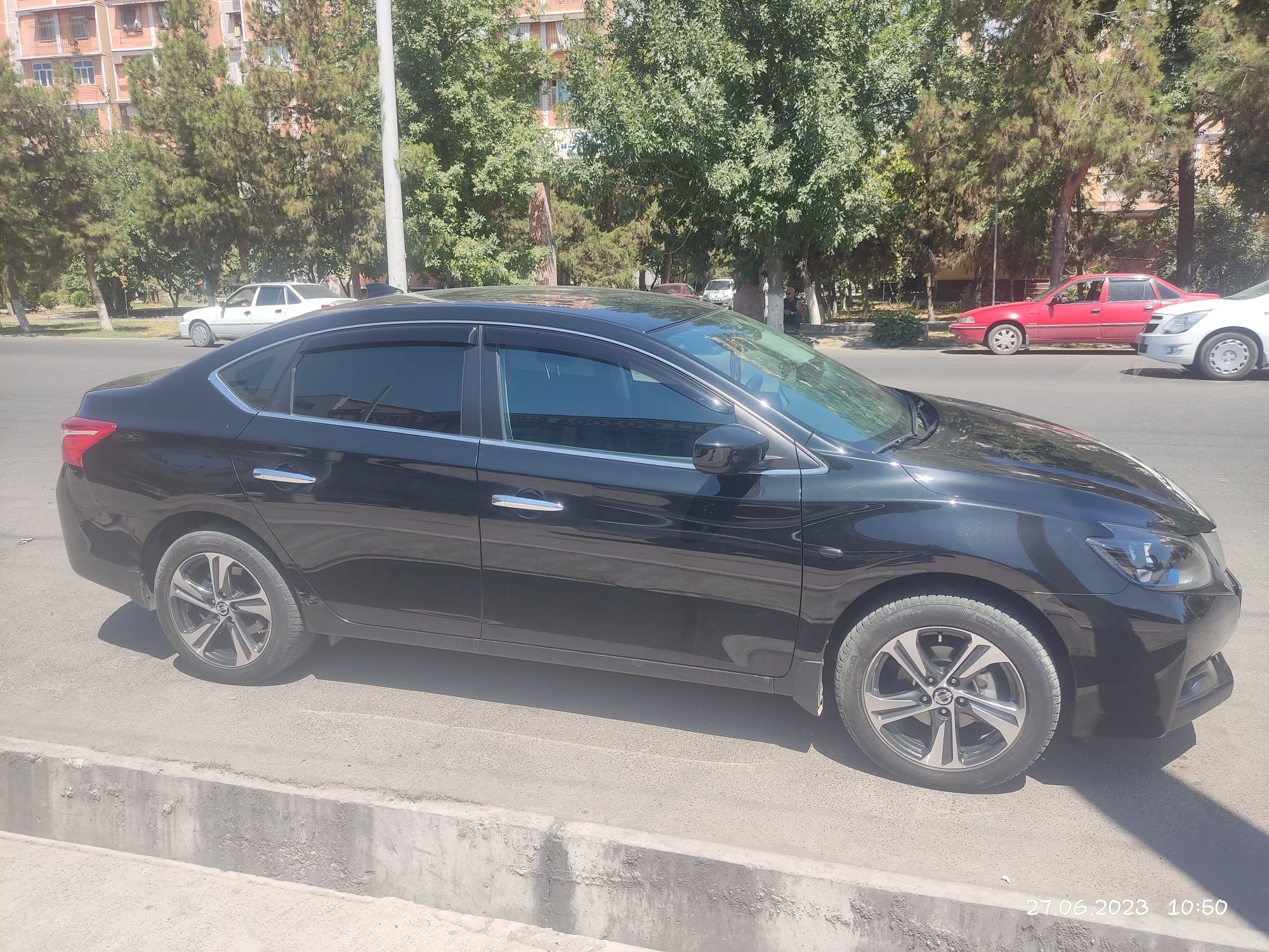 В хорошие руки  Электро мобиль Nissan Sylphy mission edition