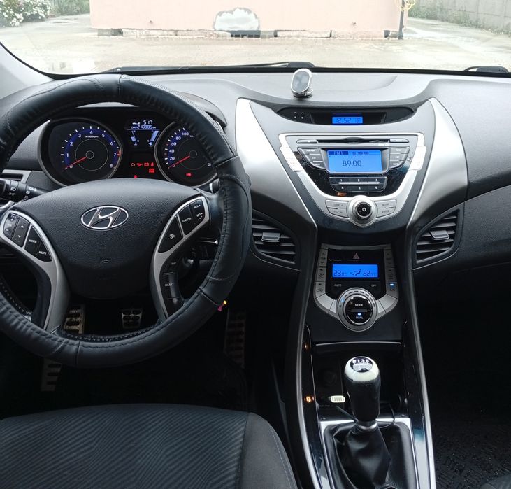 Hyundai Elantra 2012
