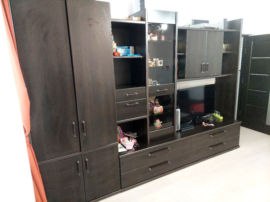 Mobilă living culoare venghe