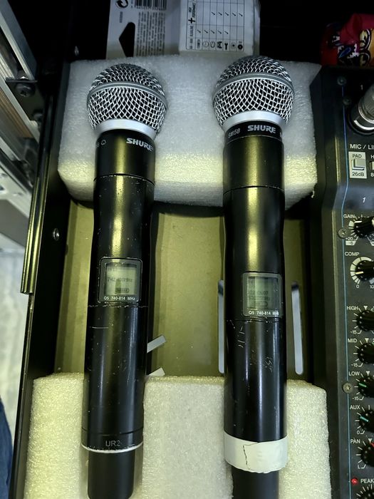 Microfon wireless profesional Shure UR4D + 2x SM58