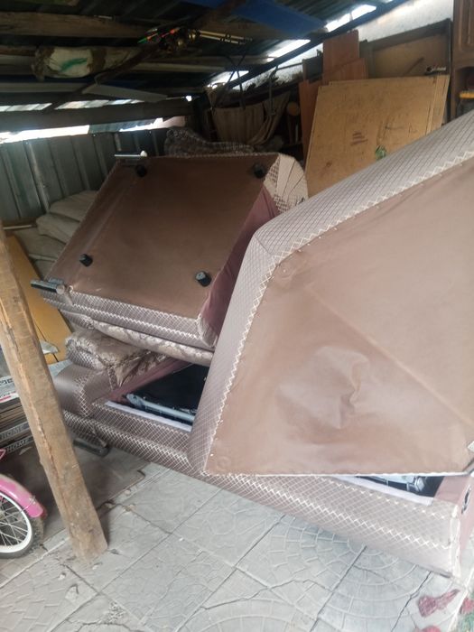 Угловой диван кровать в хорошем состоянии перетянутый производства Бел