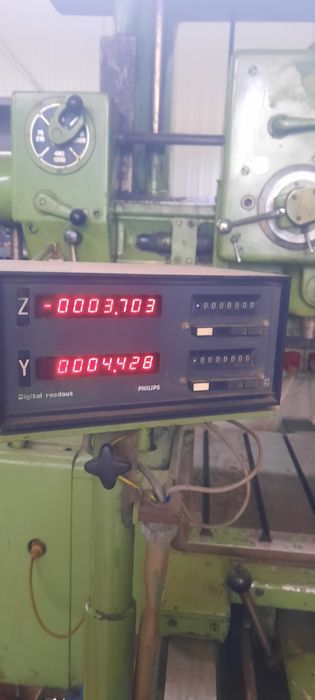 Vând maşină de găurit în coordonate SIP