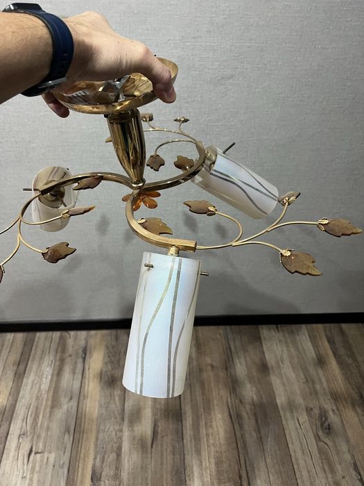Продам люстру в зал, спальню