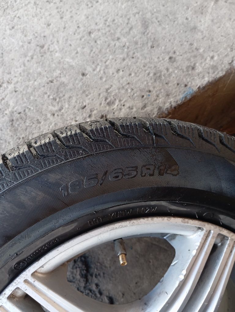 Продам срочно Зимние шины