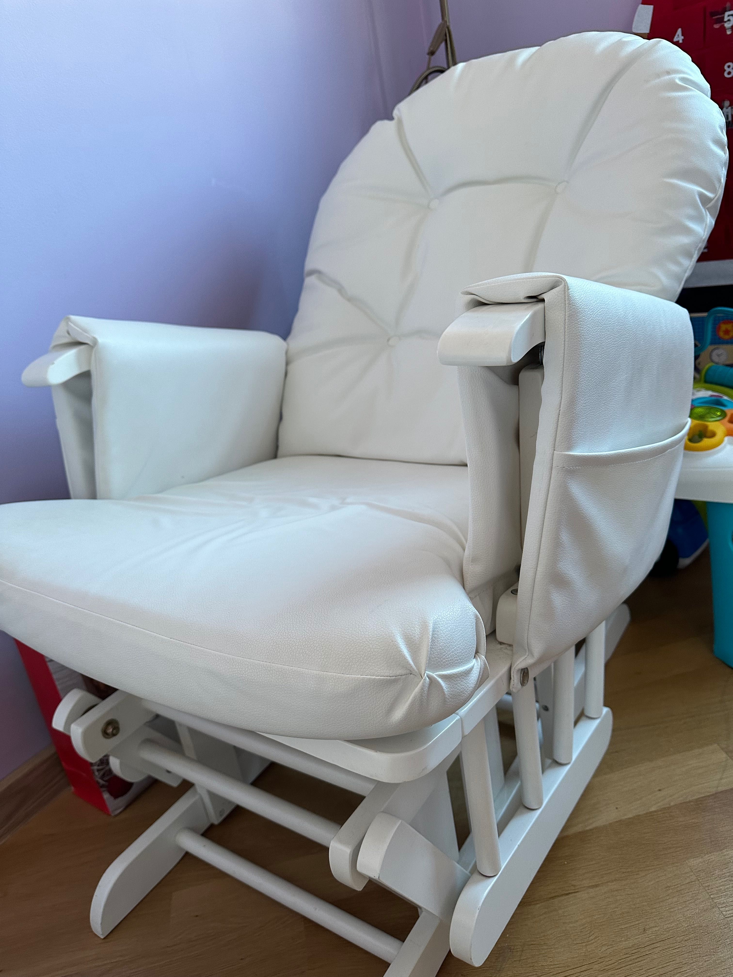 Люлеещо кресло за кърмене ChildHome с табуретка