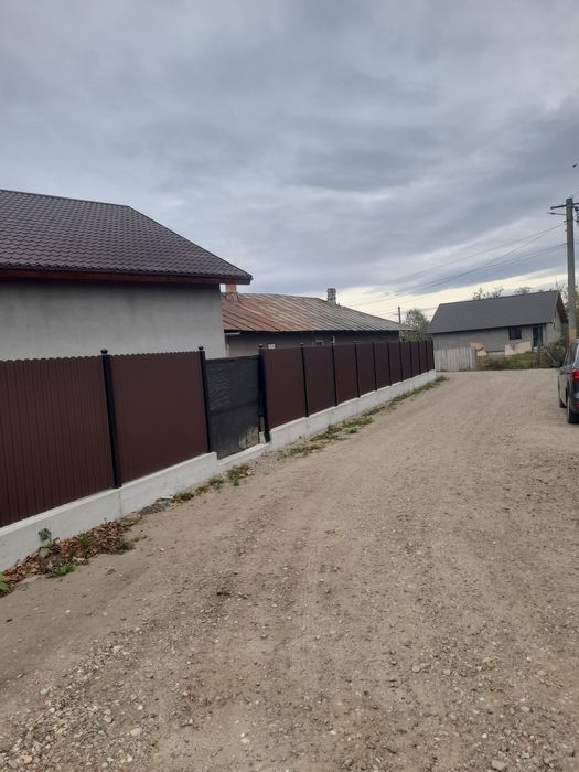 Construim garduri și porți stil jaluzea șipcă metalică tablă cutată