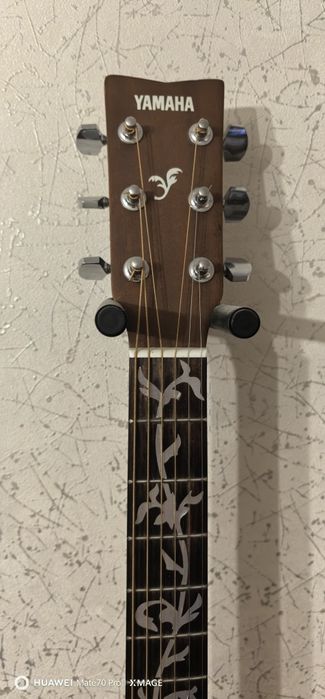 Трансакустическая гитара