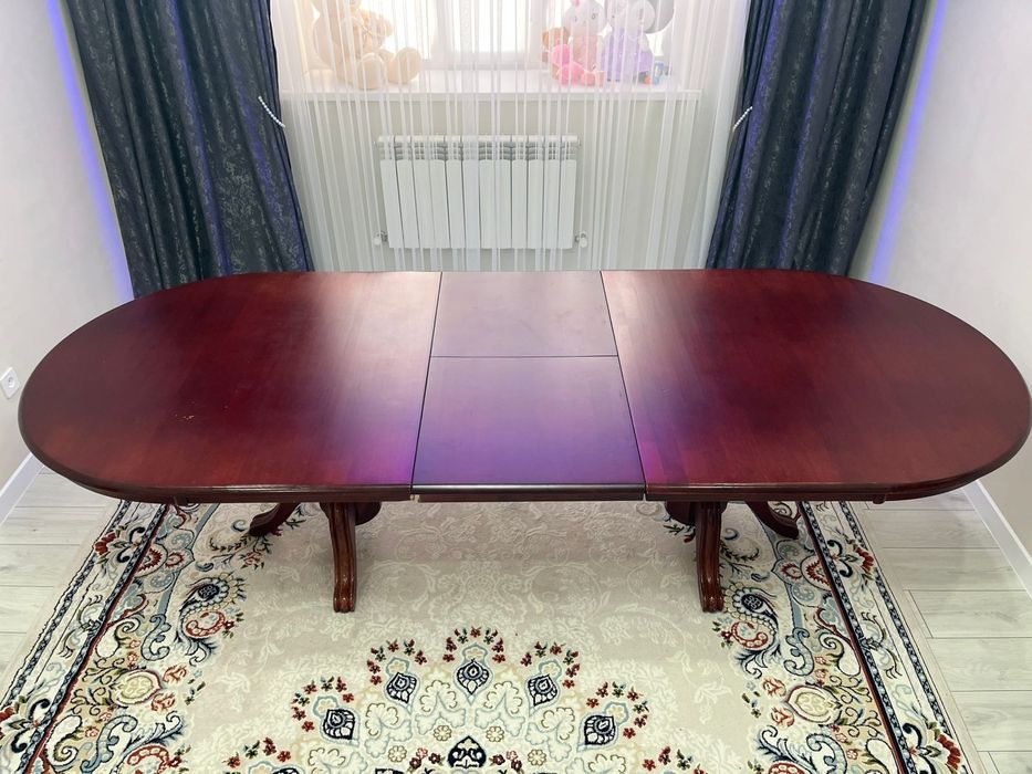 Продам стол производство малазия раскладной длина 3 метра.