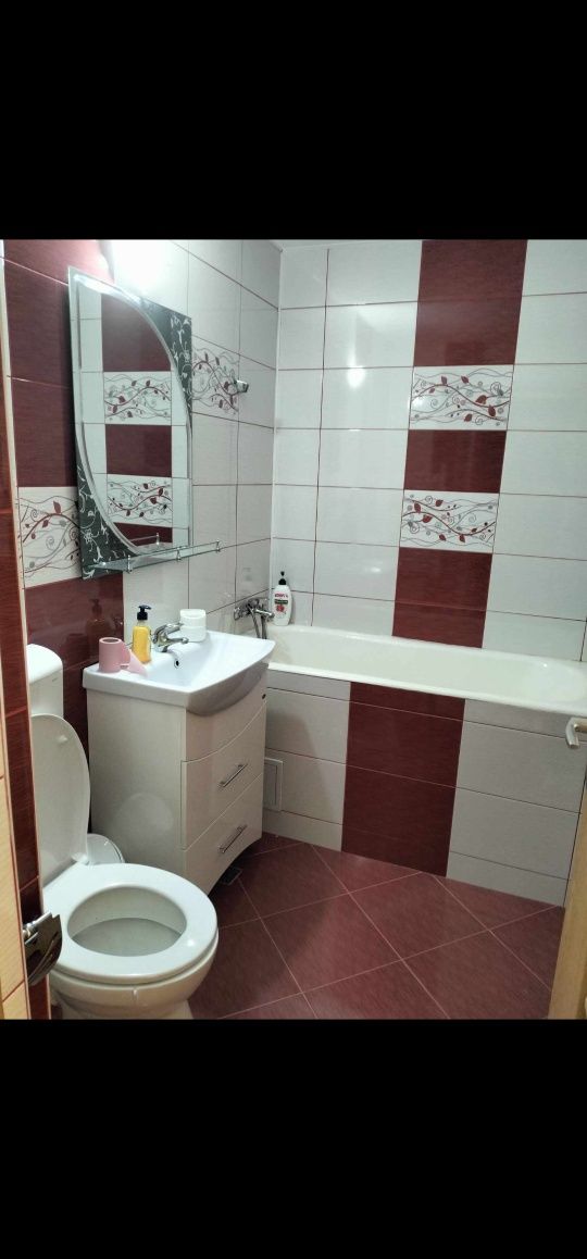 Apartament 3 camere de închiriat