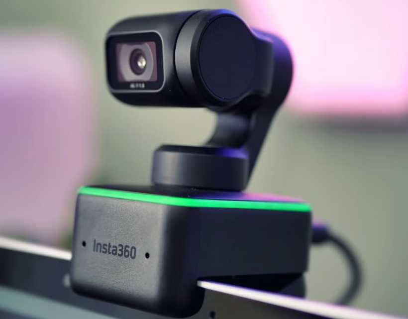 Insta360 Link Camera Web UHD 4K AI - cameră web cu tehnologie AI.