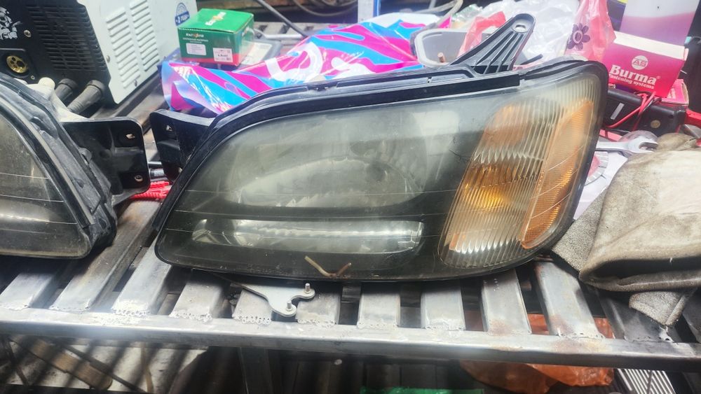 Фары Субару Аутбэк 2003