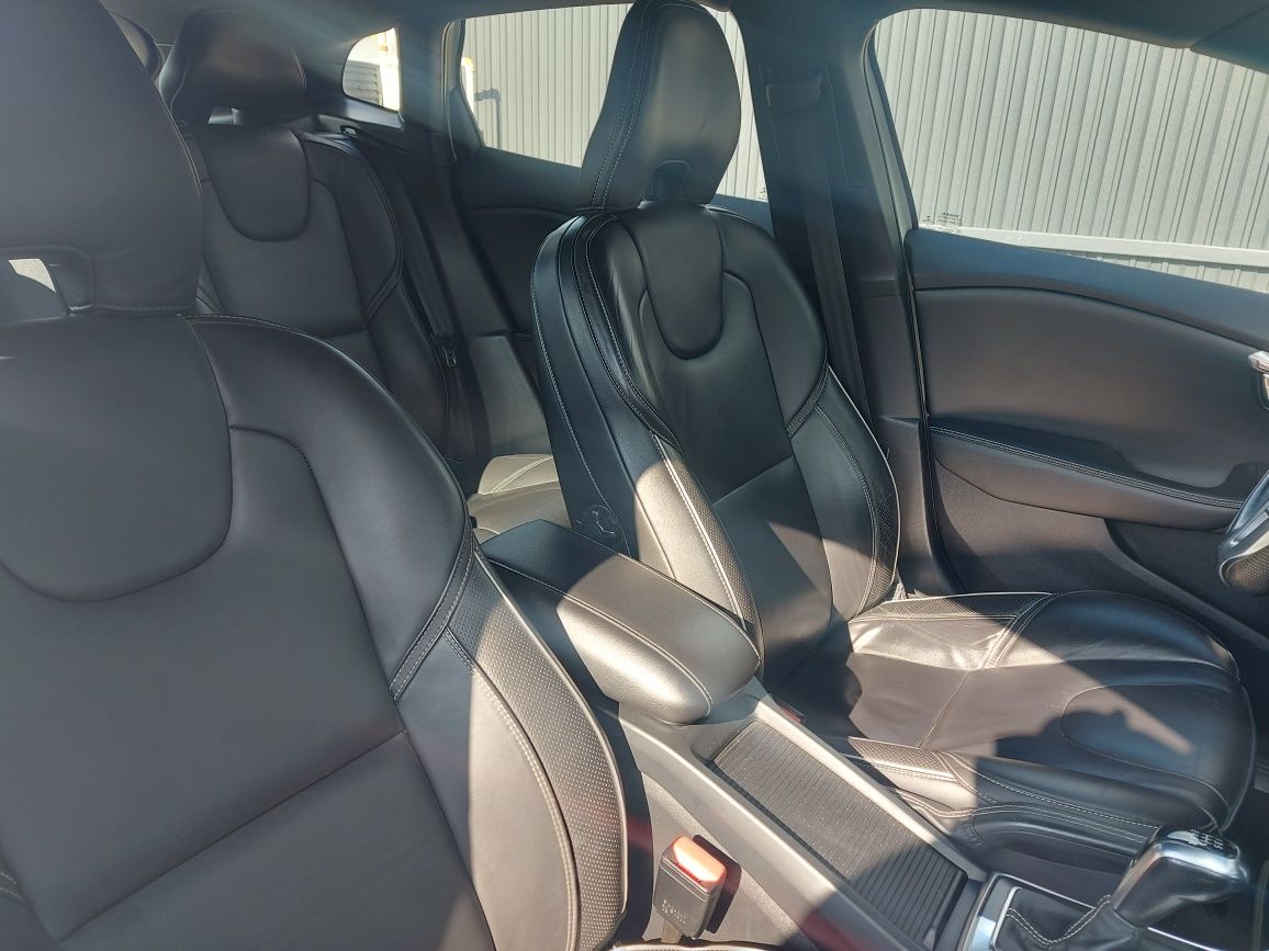 Volvo V40 D2 2015
