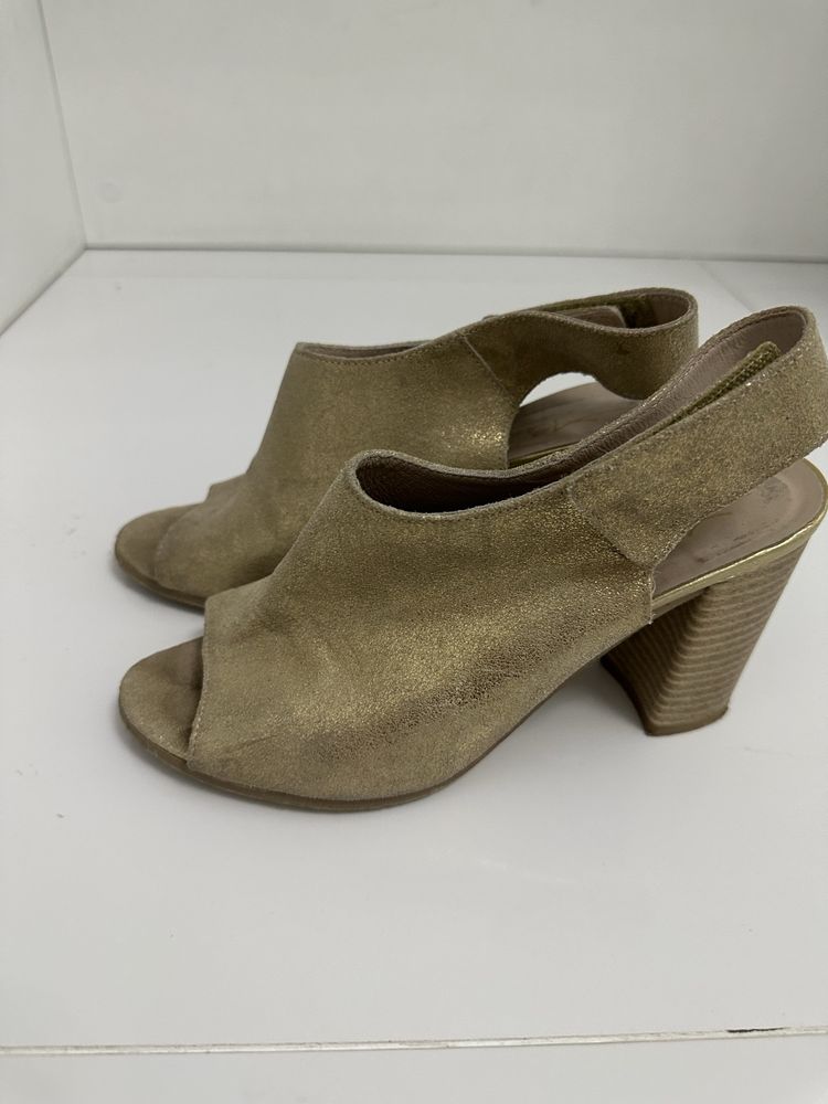 Sandale din piele marimea 38