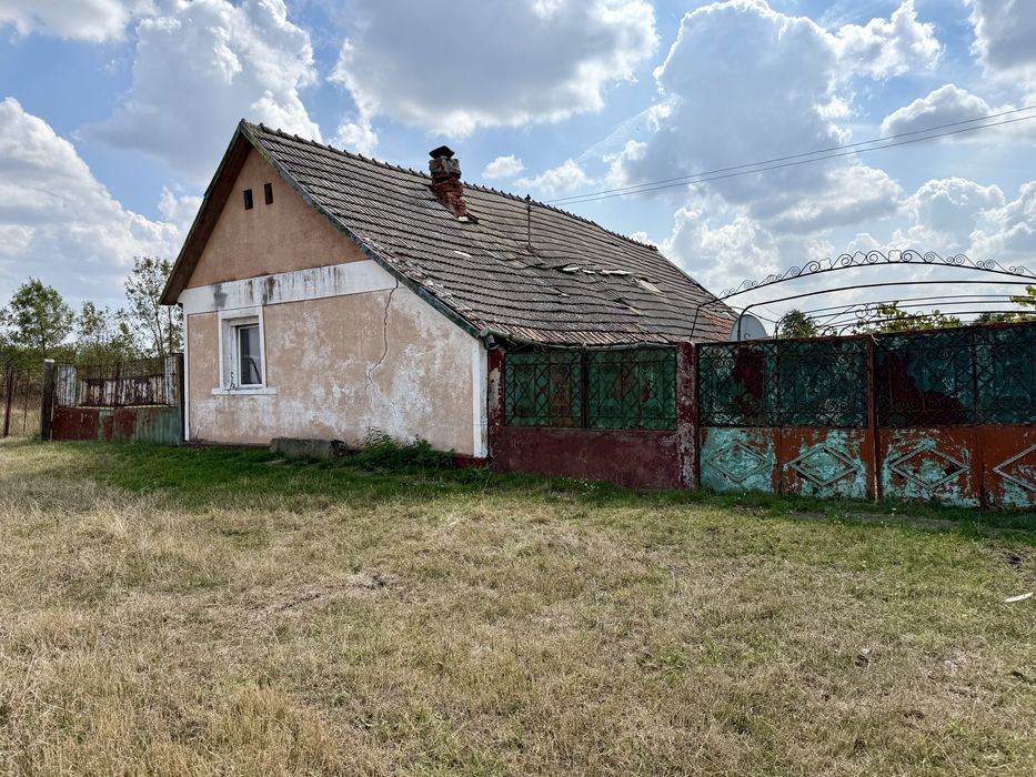 Teren intravilan 2294 mp cu două case în Cerna jud. Timis