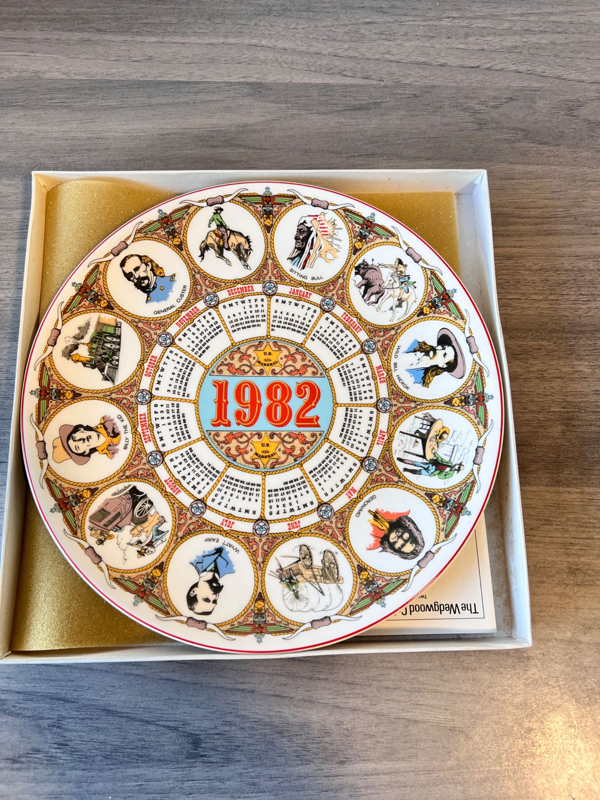 Wedgwood календарни чинии