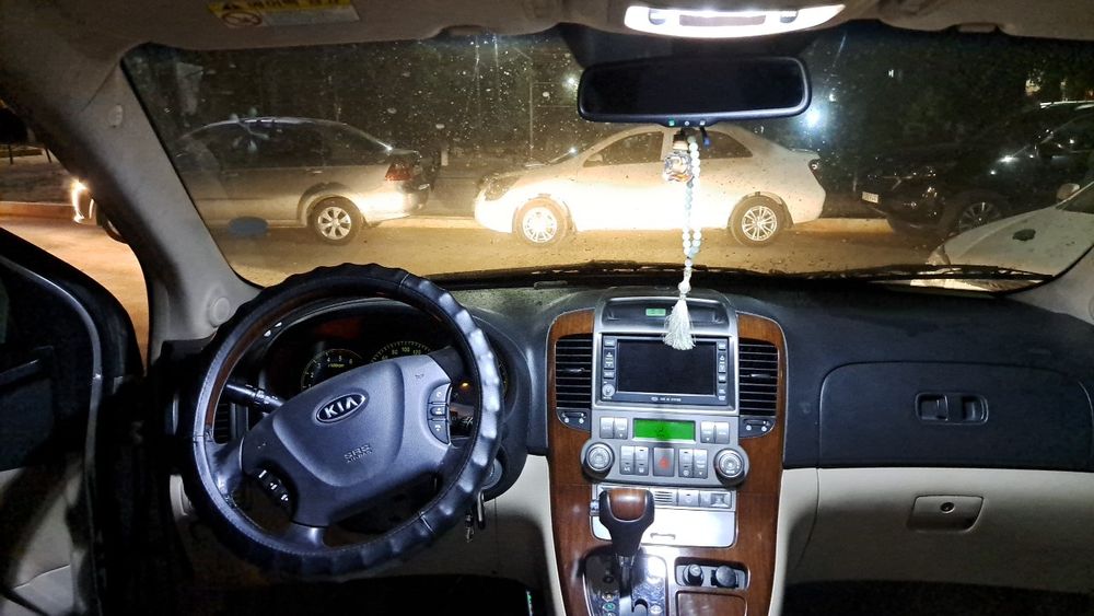 Срочно продам KIA CARNIVAL LIMITED 2006 года  Метан, пропан