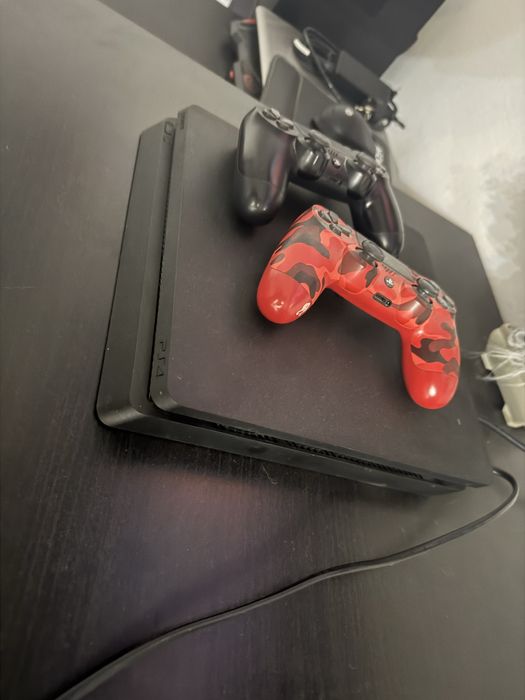 PlayStation4 slim 1TB/ ps4 slim + два джойстика