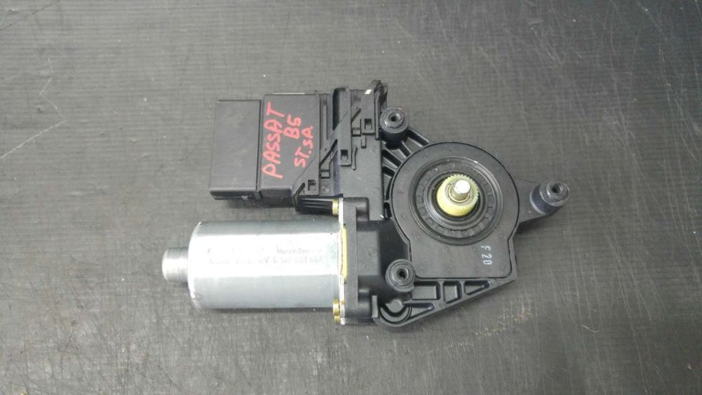 Motoras macara stanga spate vw passat b5 3b2 130821697 1j4959811d
