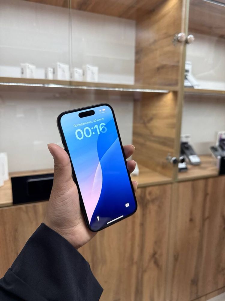 iPhone 15.