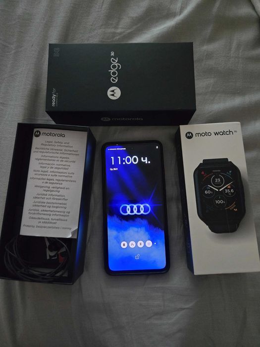 Motorola Edge 30 и Moto watch с кутия