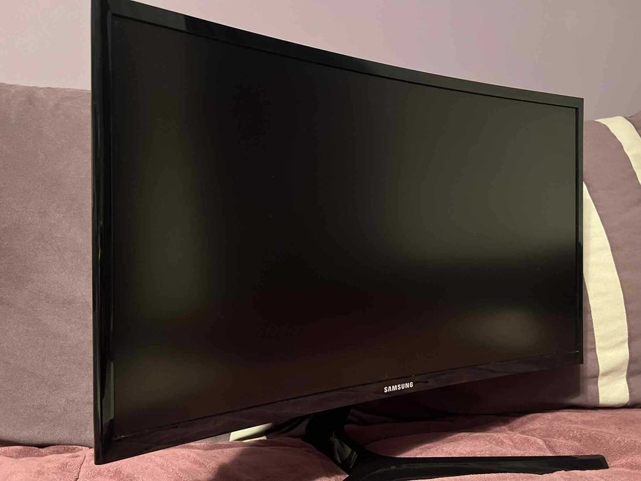 Monitor curbat gaming Samsung Odyssey 23,5″ / 144Hz / FreeSync