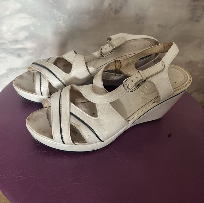 Продам босоножки