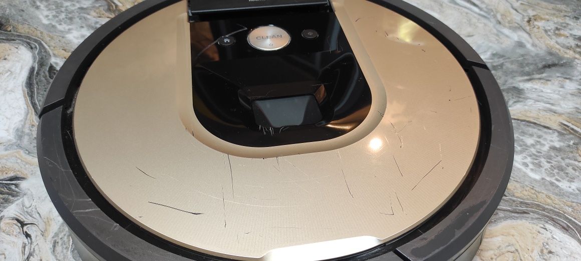 Продавам прахосмукачка робот IRobot rumba 960