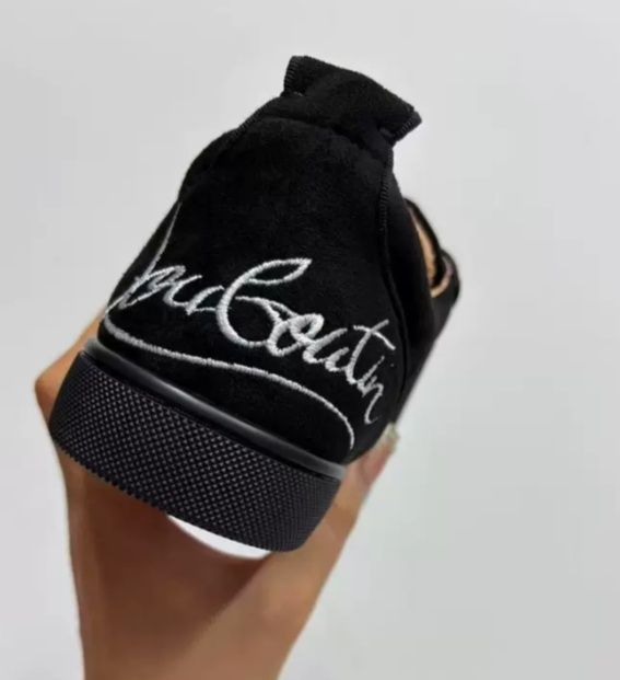 Louboutin ,Razmer:39-43.Ranglari:qora va kuk