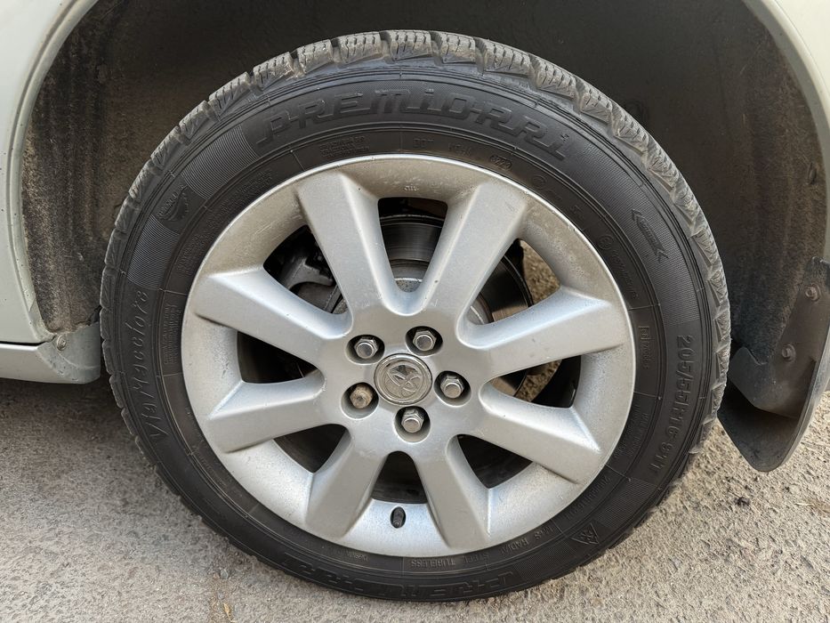 Продам зимнюю резину липучка.  Пробег 100 км