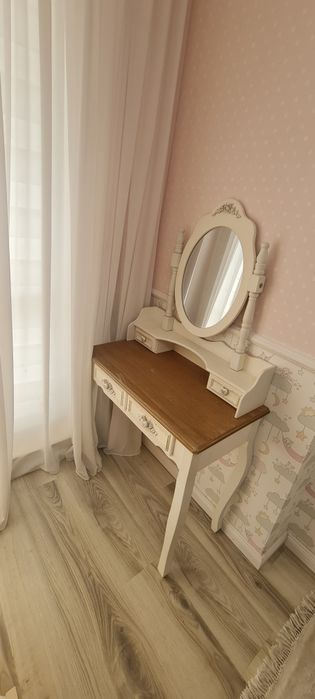 Dormitor deosebit. Gratuit: Perdele și covor
