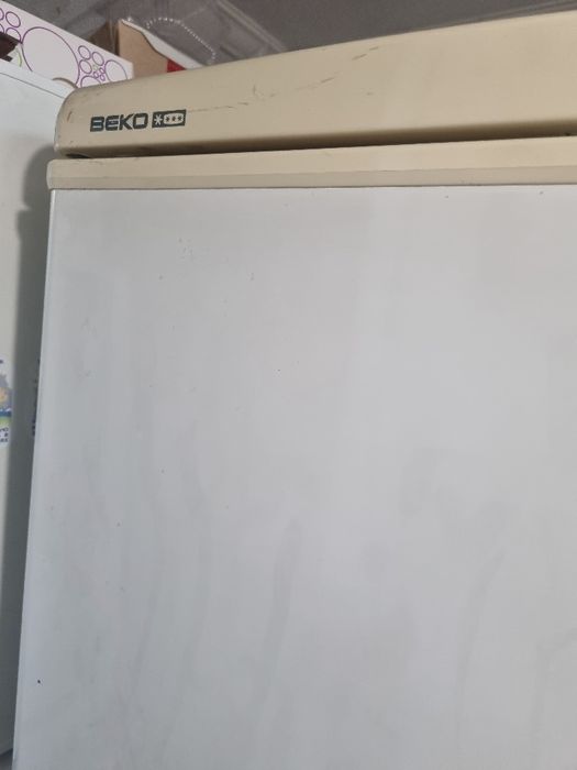 BEKO холодильник внизу морозилка не работает двигатель сломался