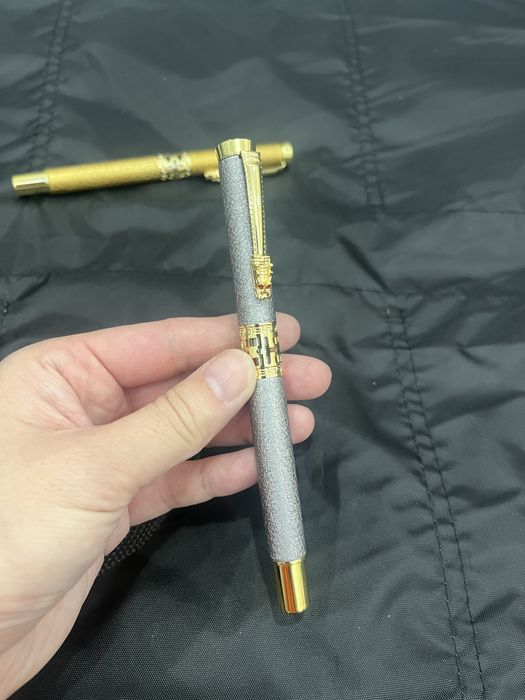 Металлическая ручка подарочная