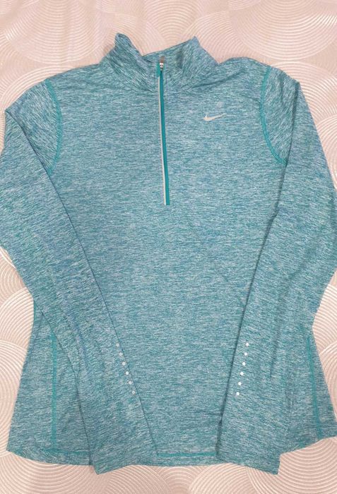Дамски суетшъри Nike