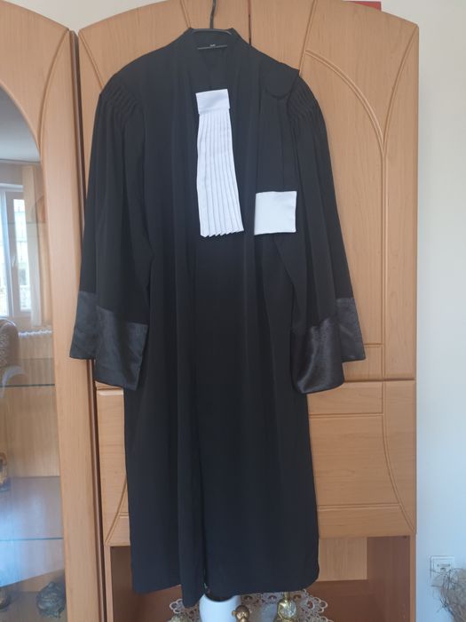 Vând roba avocat noua. Material nesifonabil mărime 36