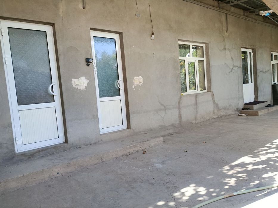Yer sotiladi Nazarbek Tarnovda 2.2 sotix fasad  10*22 metr