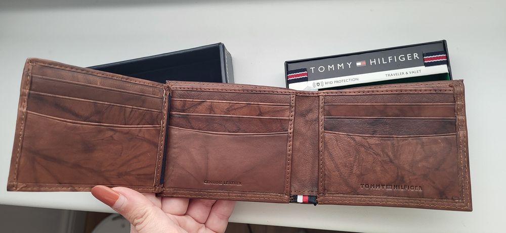 Portofel Tommy Hilfiger maro