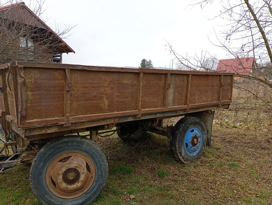Remorca agricola basculabilă