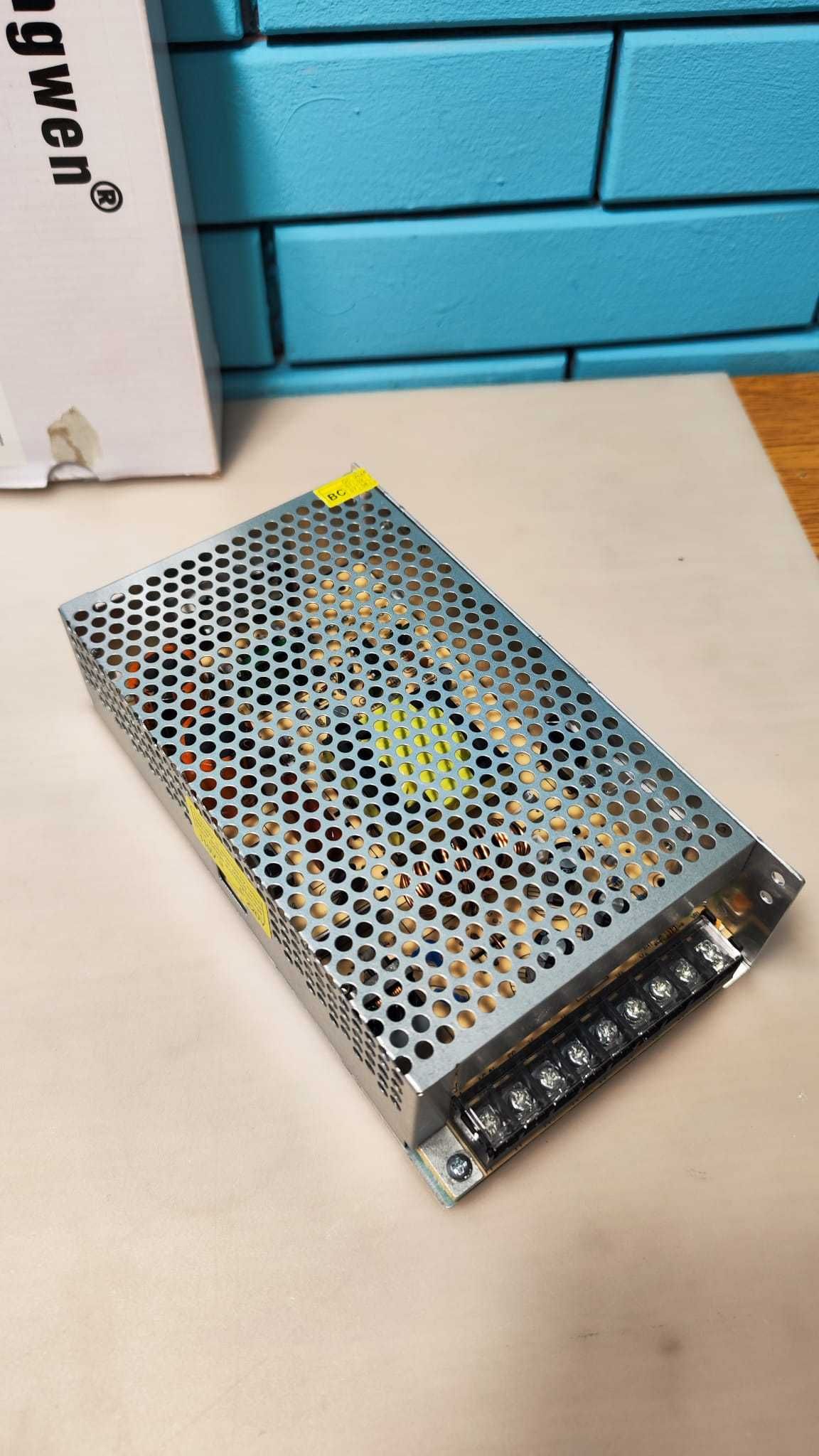 Kingwen Превключващ Захранващ Адаптер 12V 20A – 240W / Камера и LED