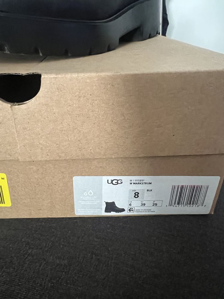 UGG Ghete negre marimea 39