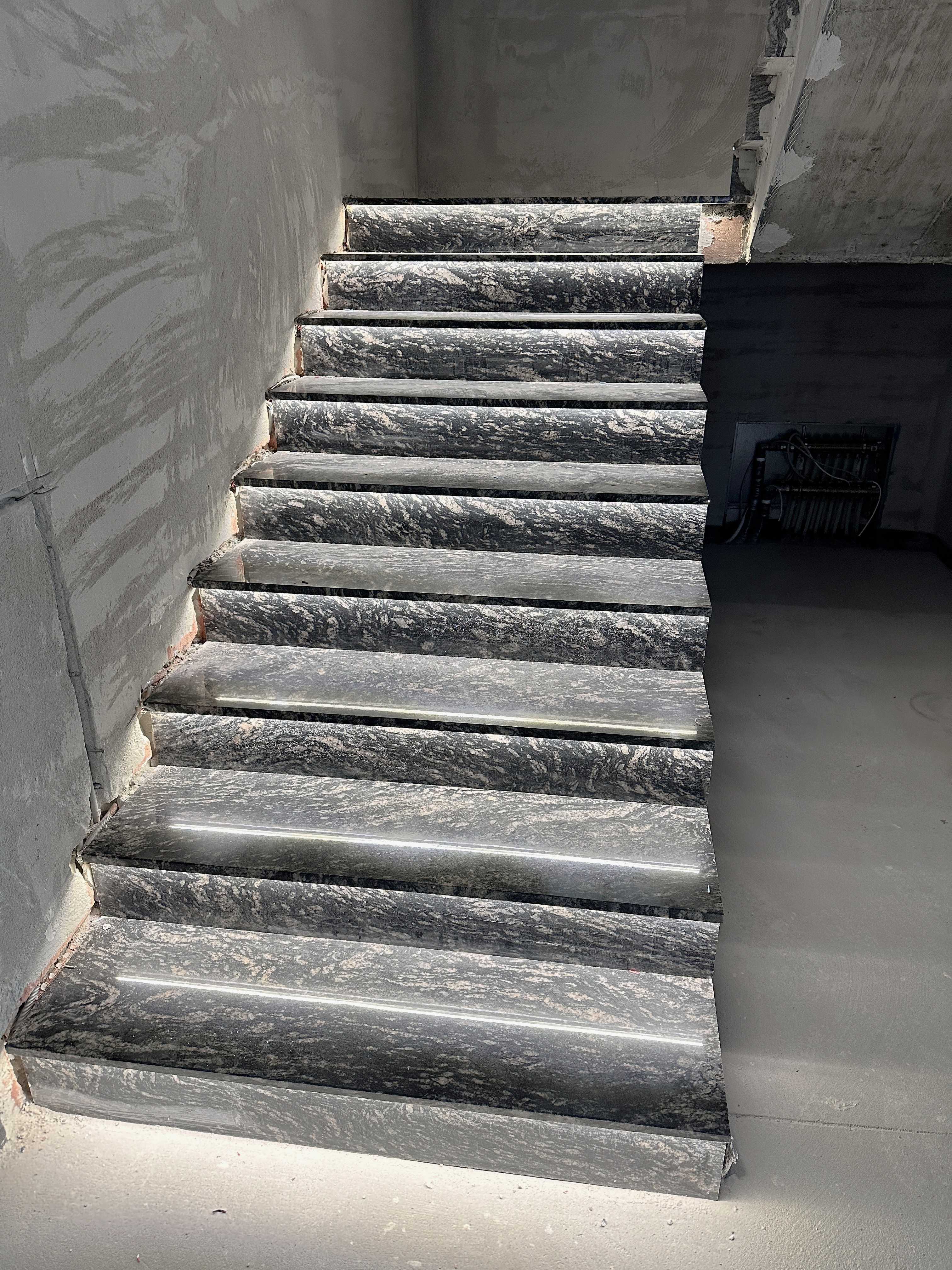 Scari interioare  din MARMURA QUARTZ SI GRANIT pentru eleganta casei
