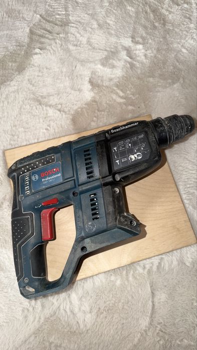 Акумулаторен перфоратор BOSCH