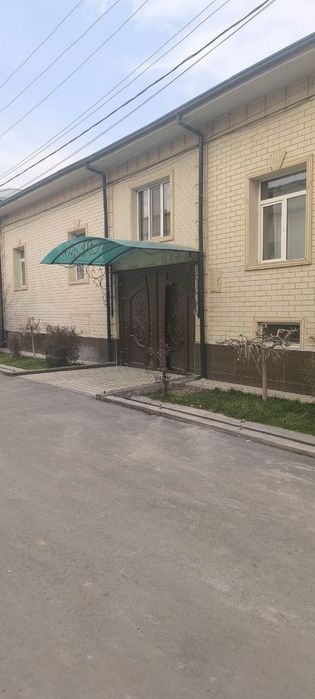 Срочно участка сотилади сергели хонобод махаллада 3.03 соту 8 хона 2та