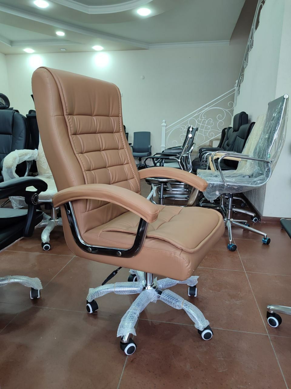 Офисное кресло для руководителя модель С45 Brawon