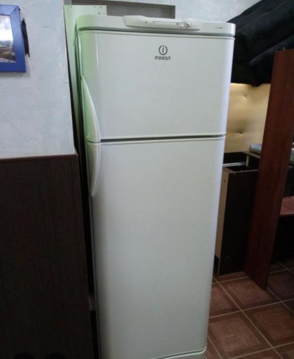 Холодильник indesit