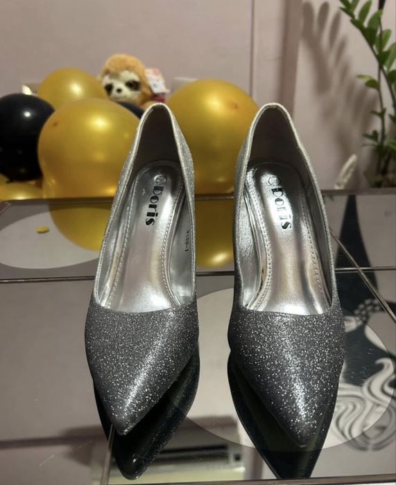 Сребристи обувки на ток размер 36